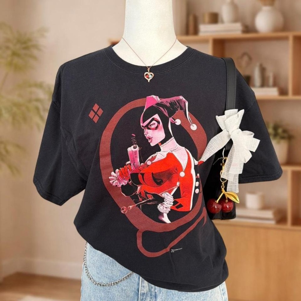Vintage Harley Quinn Graphic Tee DC Comics Y2K Grunge
